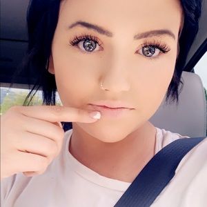 Meet your Posher, Alex! I’m Alex, mom of one😍